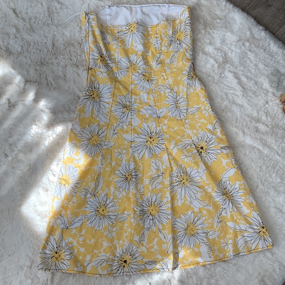Pretty summer Daisy pattern strapless dress, white/yellow RW & Co., size 8 - Picture 3 of 6